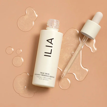 True Skin Radiant Priming Serum - ILIA vista frontal con fondo blanco.