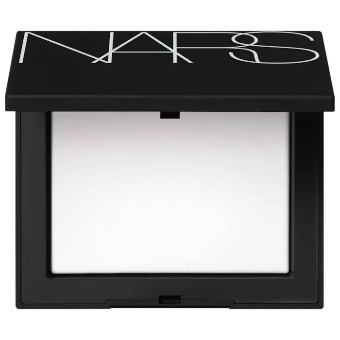 Polvo fijador Light Reflecting - NARS vista frontal con fondo blanco.