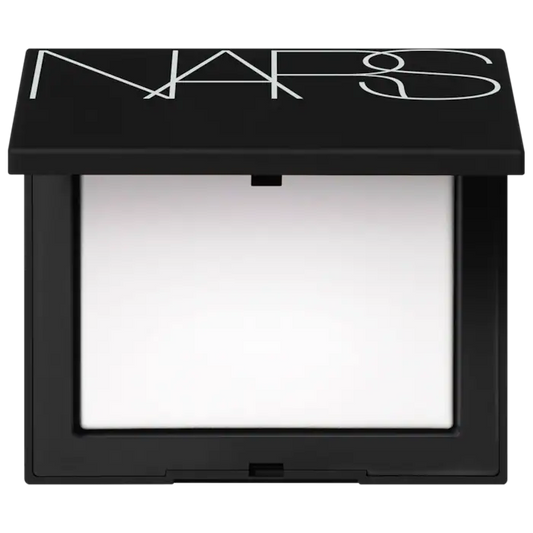 Polvo fijador Light Reflecting - NARS vista frontal con fondo blanco.