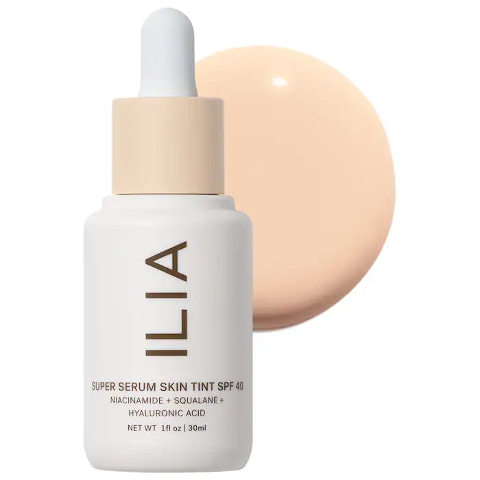 Base ligera Super Serum Skin Tint SPF 40 Skincare Foundation - ILIA vista frontal con fondo blanco.