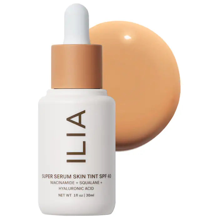 Base ligera Super Serum Skin Tint SPF 40 Skincare Foundation - ILIA vista frontal con fondo blanco.