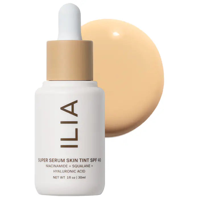 Base ligera Super Serum Skin Tint SPF 40 Skincare Foundation - ILIA vista frontal con fondo blanco.