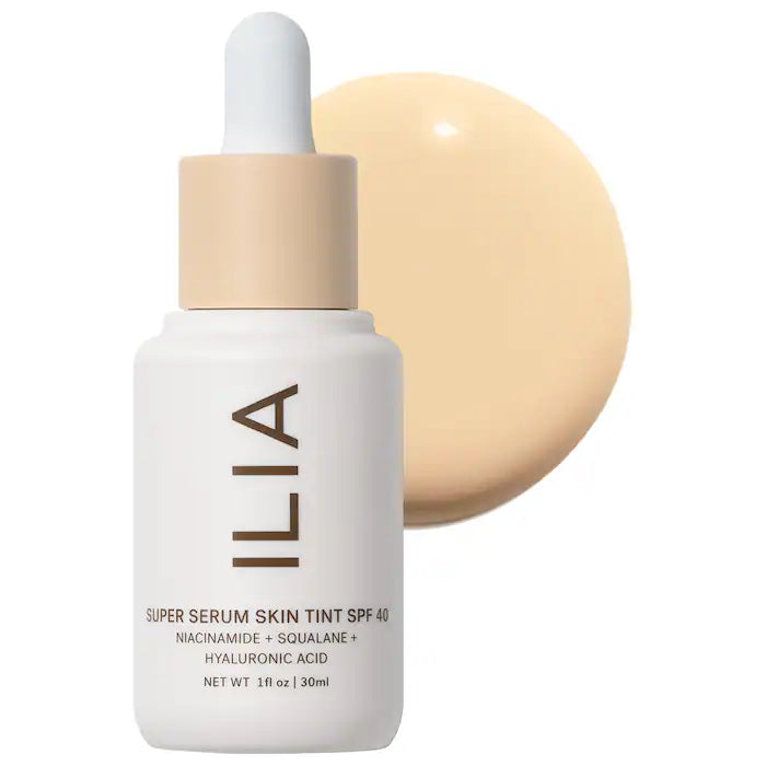 Base ligera Super Serum Skin Tint SPF 40 Skincare Foundation - ILIA vista frontal con fondo blanco.