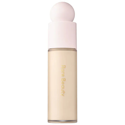 Base de Maquillaje Liquid Touch Weightless Foundation - Rare Beauty vista frontal con fondo blanco.