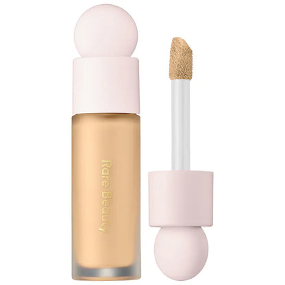 Corrector Liquid Touch Brightening - Rare Beauty vista frontal con fondo blanco.