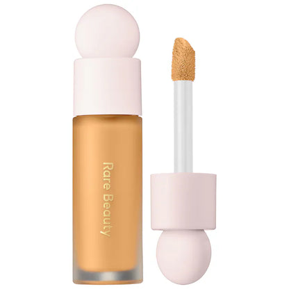 Corrector Liquid Touch Brightening - Rare Beauty vista frontal con fondo blanco.