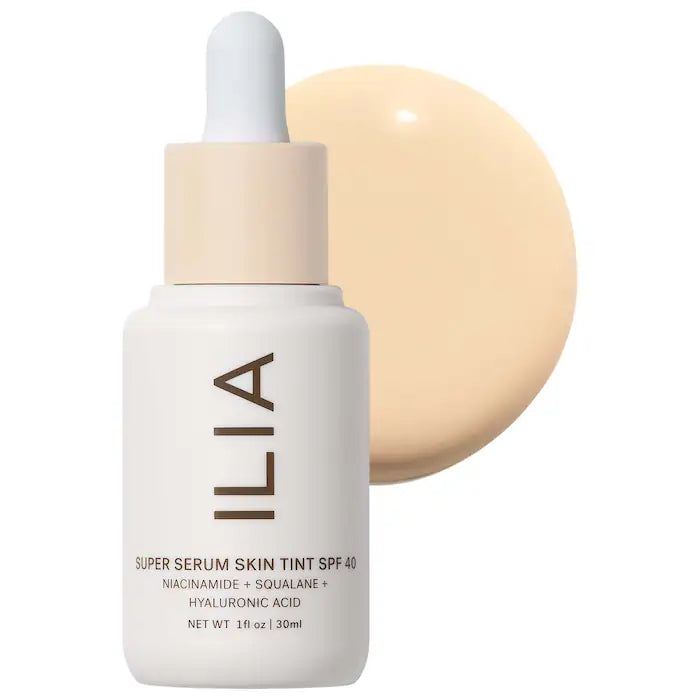 Base ligera Super Serum Skin Tint SPF 40 Skincare Foundation - ILIA vista frontal con fondo blanco.