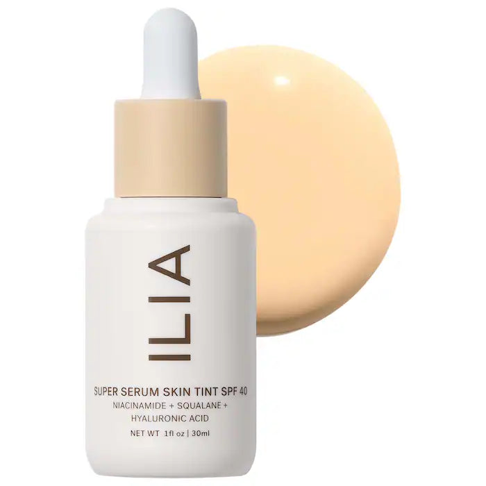 Base ligera Super Serum Skin Tint SPF 40 Skincare Foundation - ILIA vista frontal con fondo blanco.