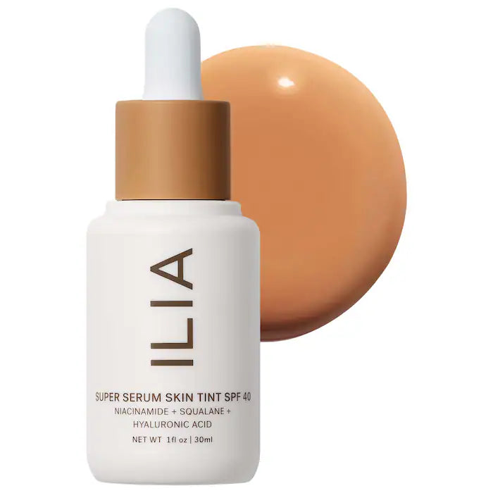 Base ligera Super Serum Skin Tint SPF 40 Skincare Foundation - ILIA vista frontal con fondo blanco.