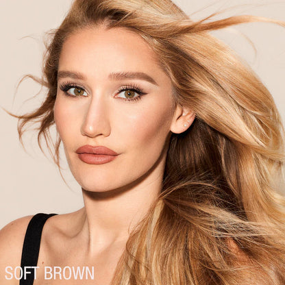 Tinta en Gel para Cejas Legendary Brows - Charlotte Tilbury vista frontal con fondo blanco.