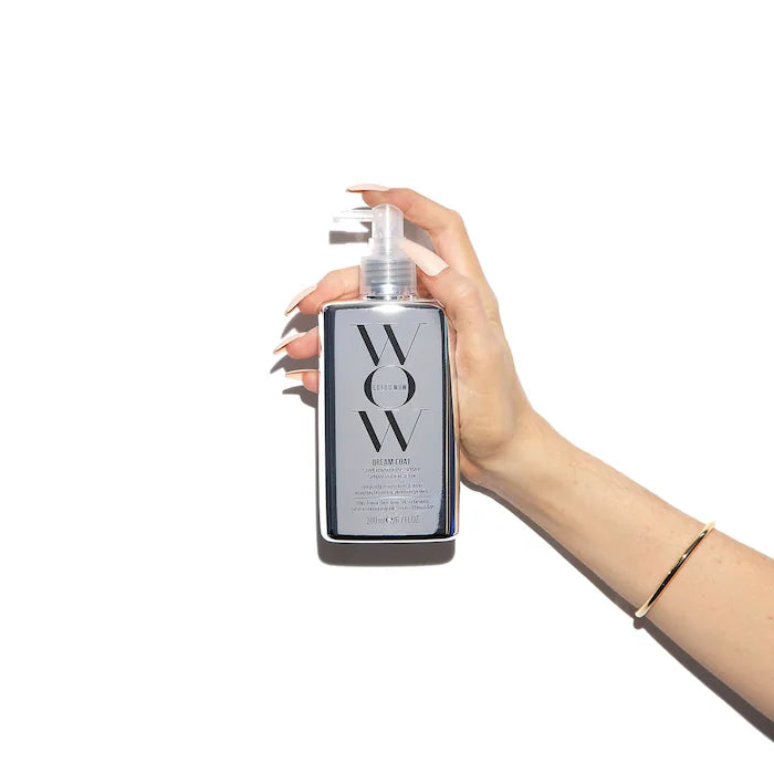 Spray Anti-Frizz Dream Coat™ Supernatural Treatment - COLOR WOW vista frontal con fondo blanco.