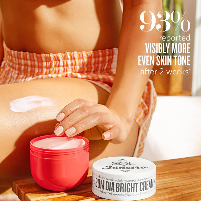 Bom Dia Bright™ Crema corporal iluminadora con vitamina C - Sol de Janeiro vista frontal con fondo blanco.