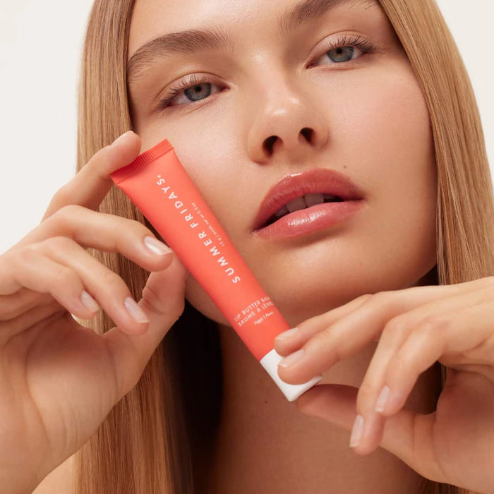 Labial hidratante Lip Butter Balm for Hydration & Shine - Summer Fridays vista frontal con fondo blanco.