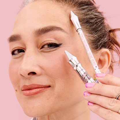 Set para cejas Gimme Brow Goals Volumizing Brow Gel & Pencil Duo - Benefit Cosmetics vista frontal con fondo blanco.