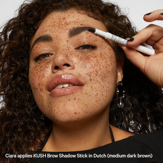 Lápiz de cejas KUSH Brow Shadow Stick Waterproof - MILK MAKEUP