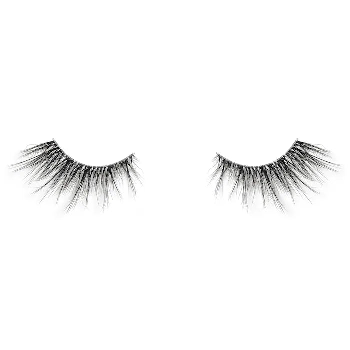 Pestañas postizas reutilizables de Banda Invisible - Lilly Lashes vista frontal con fondo blanco.