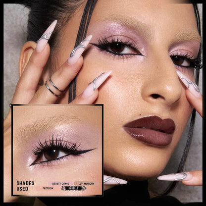 Paleta de Sombras de Ojos Pretty Grunge Ed. Limitada - Huda Beauty vista frontal con fondo blanco.