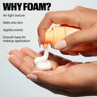 Cloud Glow Priming Foam: prebase iluminadora con cúrcuma - MILK MAKEUP
