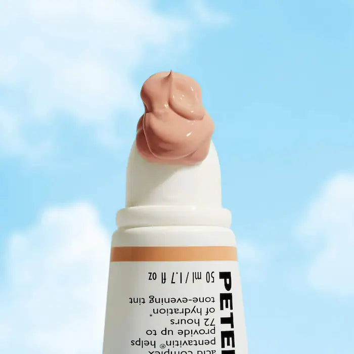 Protector solar hidratante con color +SPF 45 Water Drench® Hyaluronic Cloud Sheer Tint - Peter Thomas Roth vista frontal con fondo blanco.