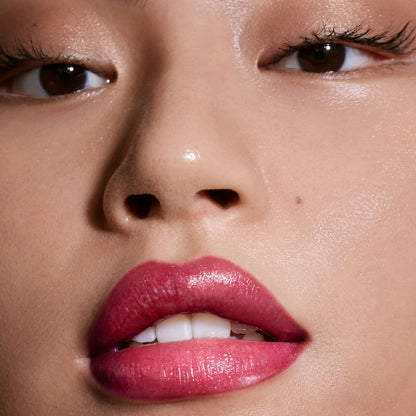 Labial Gloss Bomb Universal Lip Luminizer - Fenty Beauty vista frontal con fondo blanco.