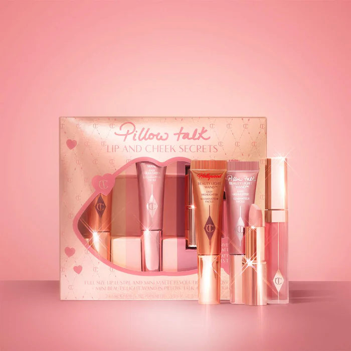 Set Lip + Cheek Rubor Pillow Talk Secrets Set - Charlotte Tilbury vista frontal con fondo blanco.