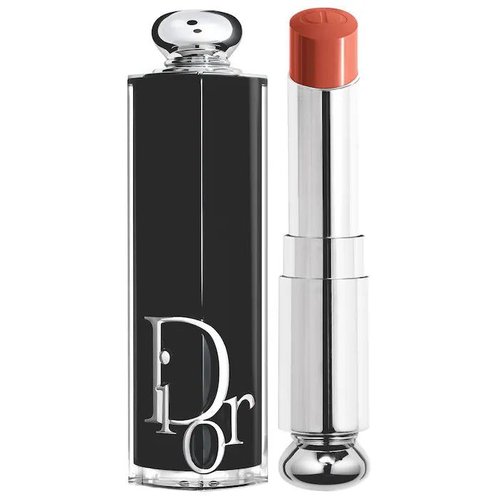 Labial Dior Addict Shine Lipstick - Dior vista frontal con fondo blanco.