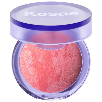 Rubor dimensional iluminador Blush is Life Baked Talc-Free™ - Kosas vista frontal con fondo blanco.