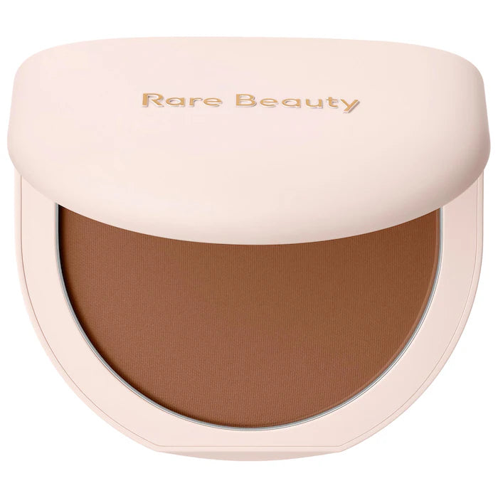 Polvo Compacto True to Myself - Rare Beauty vista frontal con fondo blanco.