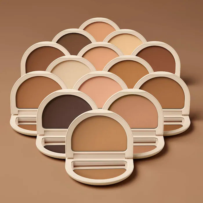 Polvo Compacto True to Myself - Rare Beauty vista frontal con fondo blanco.