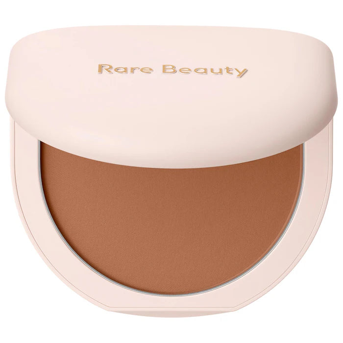 Polvo Compacto True to Myself - Rare Beauty vista frontal con fondo blanco.