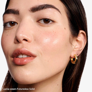 Iluminador Futuredew Solid oil-Serum - Glossier