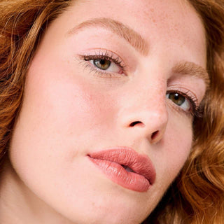 Lápiz para cejas Mighty Fine Waterproof Brow Pen - Benefit Cosmetics