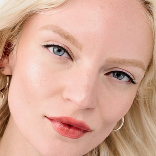 Lápiz para cejas Mighty Fine Waterproof Brow Pen - Benefit Cosmetics