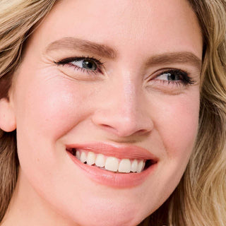 Lápiz para cejas Mighty Fine Waterproof Brow Pen - Benefit Cosmetics