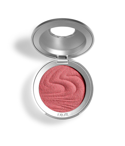 Rubor Satin matte blush - R.E.M. Beauty vista frontal con fondo blanco.