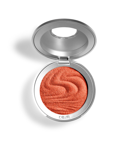 Rubor Satin matte blush - R.E.M. Beauty vista frontal con fondo blanco.