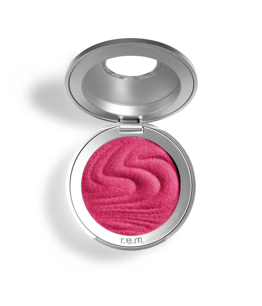 Rubor Satin matte blush - R.E.M. Beauty vista frontal con fondo blanco.